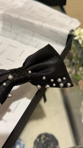 Chanel Pearl Velvet Bow Hair Clip – Elegant Luxury Fashion Accessory