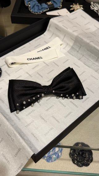 Chanel Pearl Velvet Bow Hair Clip – Elegant Luxury Fashion Accessory