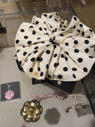 Chanel Black & White Polka Dot Bow Hair Clip – Elegant Luxury Accessory