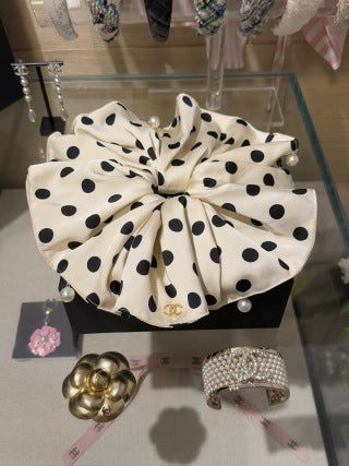 Chanel Black & White Polka Dot Bow Hair Clip – Elegant Luxury Accessory