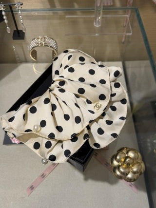 Chanel Black & White Polka Dot Bow Hair Clip – Elegant Luxury Accessory