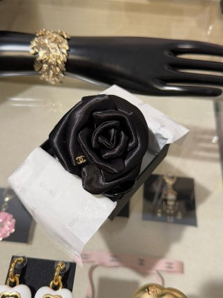 Chanel Black Camellia Flower Hair Claw Clip – Elegant Luxury Fashion Accessory