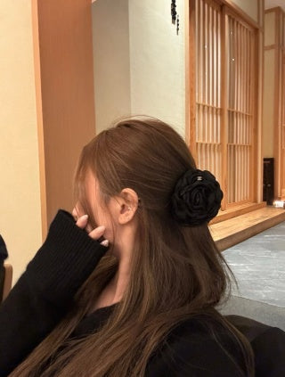 Chanel Black Camellia Flower Hair Claw Clip – Elegant Luxury Fashion Accessory