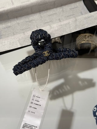 Chanel Navy Braided Chain Headband – Elegant Luxury Fashion Accessory