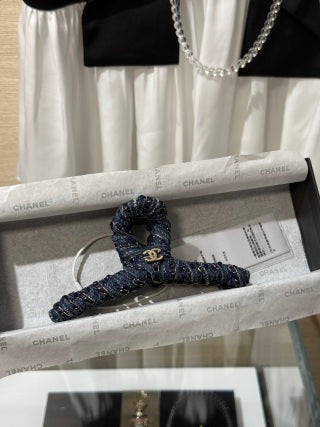 Chanel Navy Braided Chain Headband – Elegant Luxury Fashion Accessory