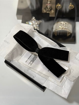Chanel Black Velvet Bow Hair Clip – Elegant Luxury Fashion Accessory
