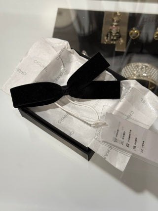 Chanel Black Velvet Bow Hair Clip – Elegant Luxury Fashion Accessory