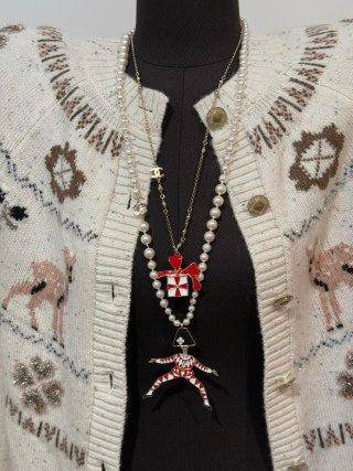Chanel Red Bow Gift Box Pendant Necklace – Elegant Luxury Jewelry