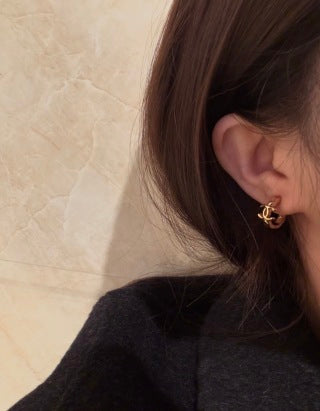 Chanel Gold CC Drop Earrings – Elegant Luxury Fashion Jewelry