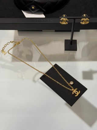 Chanel Quilted-Pattern Round Diamond Necklace