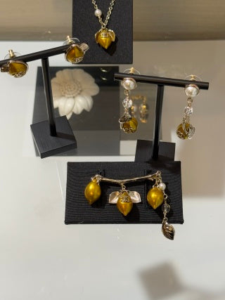 Chanel Vintage Fruit Charm Bracelet – Elegant Luxury Fashion Jewelry