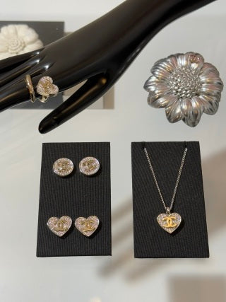 Chanel Crystal Heart CC Pendant Necklace – Elegant Luxury Jewelry