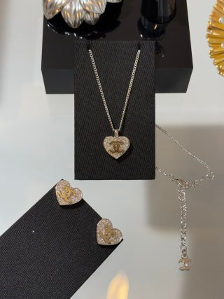 Chanel Crystal Heart CC Pendant Necklace – Elegant Luxury Jewelry