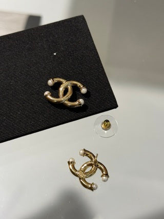 Chanel Gold CC Pearl Stud Earrings – Elegant Luxury Fashion Jewelry