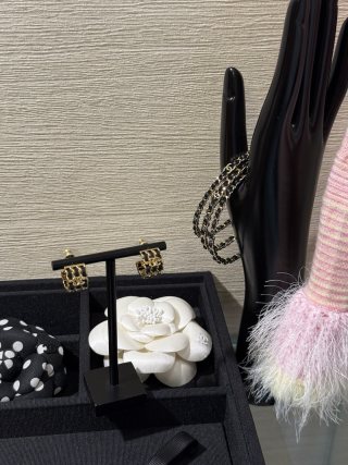 Chanel Black & Gold Chain Hoop Earrings – Elegant Luxury Fashion Jewelry