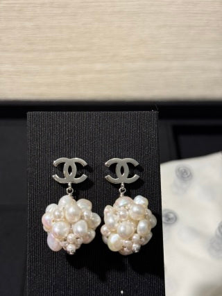 Chanel Pearl Flower CC Stud Earrings – Elegant Luxury Fashion Jewelry