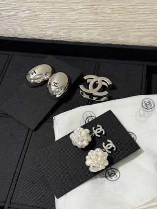 Chanel Pearl Flower CC Stud Earrings – Elegant Luxury Fashion Jewelry