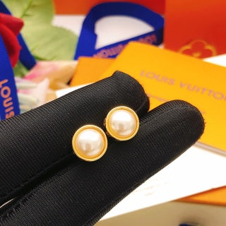 Louis Vuitton Pearl Halo Round Stud Earrings