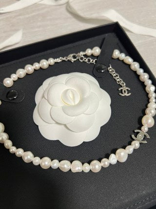 CHANEL Evelora Baroque Pearl Heritage Necklace