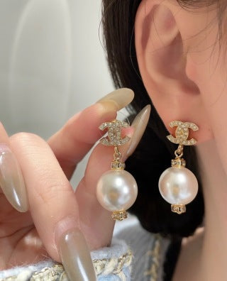 Chanel Pearl CC Drop Earrings – Elegant Luxury Fashion Jewelry