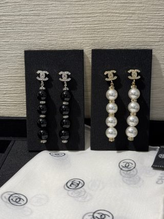 Chanel Pearl & Black Bead CC Drop Earrings – Elegant Luxury Fashion Jewelry