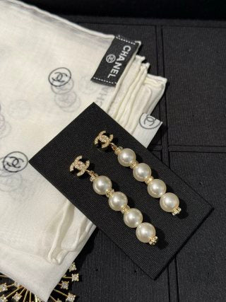 Chanel Pearl & Black Bead CC Drop Earrings – Elegant Luxury Fashion Jewelry