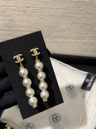 Chanel Pearl & Black Bead CC Drop Earrings – Elegant Luxury Fashion Jewelry