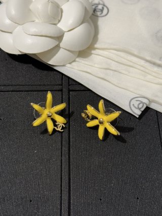 Chanel Yellow Floral CC Stud Earrings – Elegant Luxury Fashion Jewelry