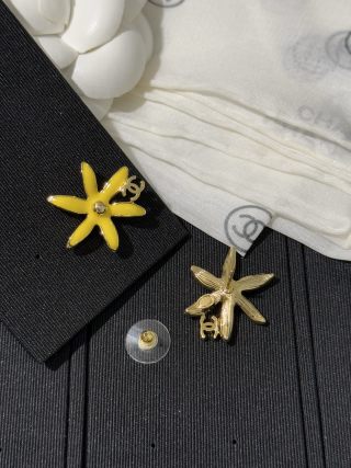 Chanel Yellow Floral CC Stud Earrings – Elegant Luxury Fashion Jewelry