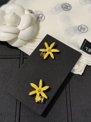 Chanel Yellow Floral CC Stud Earrings – Elegant Luxury Fashion Jewelry