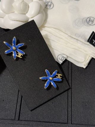 Chanel Blue Floral CC Stud Earrings – Elegant Luxury Fashion Jewelry