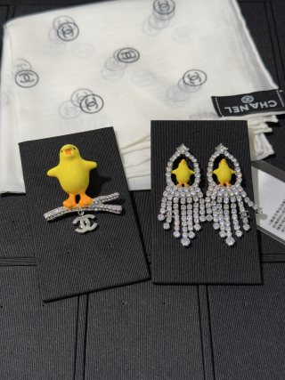 Chanel "Little Yellow Chick" Branch-Style Pendant Brooch with Full Pavé Diamonds