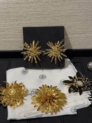 Chanel Gold Sunburst Statement Brooch – Elegant Luxury Fashion Accessory