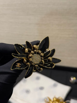 Chanel Black Camellia Flower Brooch – Elegant Luxury Fashion Accessory