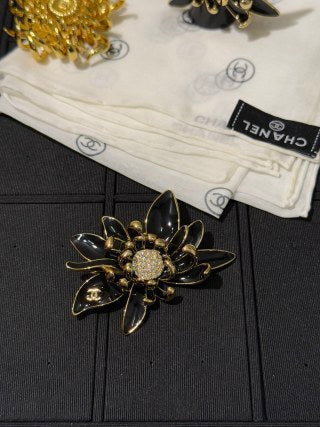 Chanel Black Camellia Flower Brooch – Elegant Luxury Fashion Accessory