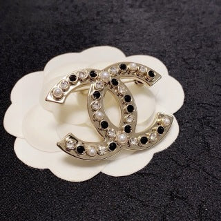 CHANEL Noir Pearl CC Embellished Brooch