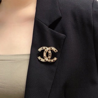 CHANEL Noir Pearl CC Embellished Brooch