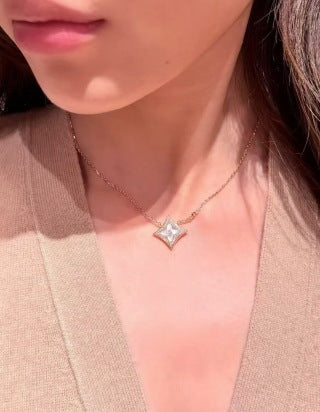 Louis Vuitton Pearl Fleur Diamond Pendant Necklace