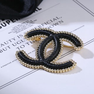CHANEL Pearl Outline CC Statement Brooch