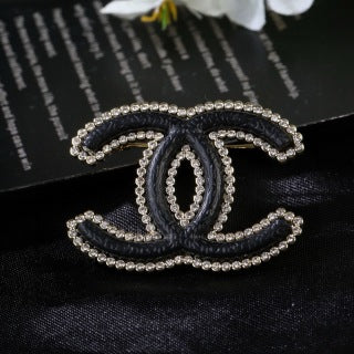 CHANEL Pearl Outline CC Statement Brooch