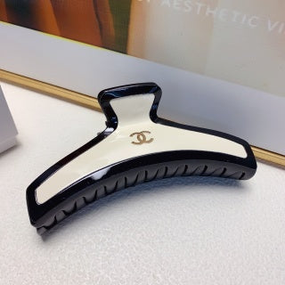 CHANEL Valora Monochrome Luxe Hair Claw Clip