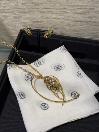 CHANEL Golden Wheat Tassel Pendant Necklace