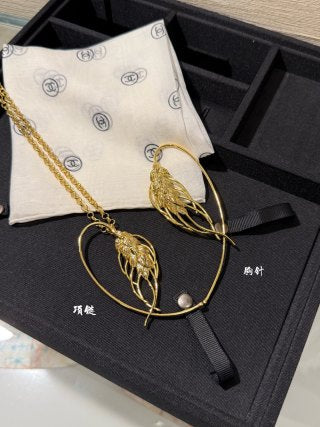 CHANEL Golden Wheat Leaf Tassel Brooch