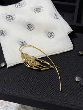 CHANEL Golden Wheat Leaf Tassel Brooch