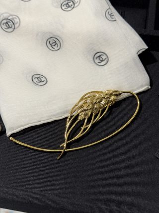 CHANEL Golden Wheat Leaf Tassel Brooch