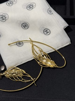 CHANEL Golden Wheat Leaf Tassel Brooch