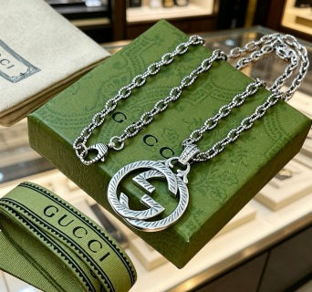Gucci Interlocking G Circle Pendant Chain Necklace