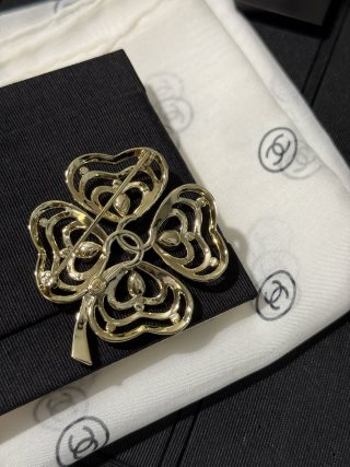 Chanel Gold Floral Crystal Statement Brooch – Elegant Luxury Fashion Accessory