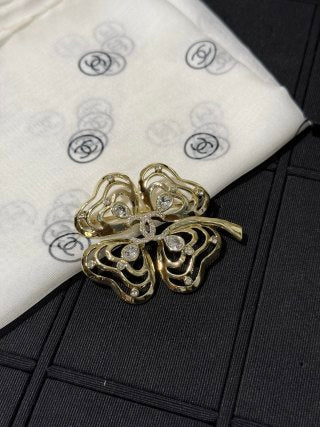 Chanel Gold Floral Crystal Statement Brooch – Elegant Luxury Fashion Accessory