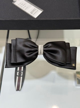 Chanel Romantic Pearl Bow Hair Set